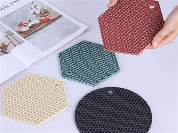 硅膠制品長(zhǎng)期使用性能依舊優(yōu)異，其中的奧秘你知道嗎？